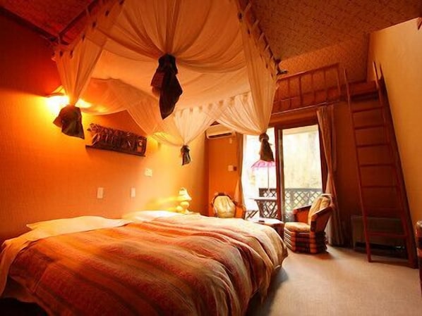 A bedroom with a canopy bed, a ladder, and a view of the outside. - Estivant Club (Tsumagoi)