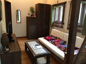 Desk, free WiFi - Estivant Club (Tsumagoi)