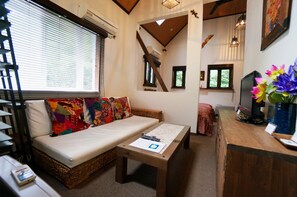 Desk, free WiFi - Estivant Club (Tsumagoi)