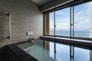 Coffres-forts dans les chambres, bureau, Wi-Fi gratuit, draps fournis