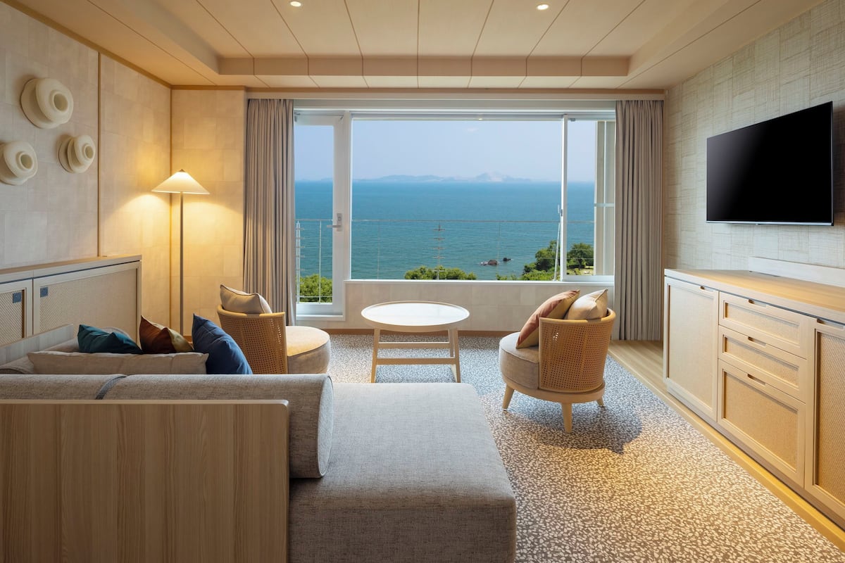 Deluxe Room with View Bath, for up to 5 pax, Non Smoking, Ocean View