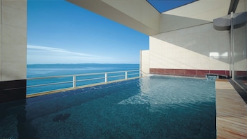 สระว่ายน้ำ