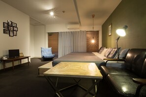 Deluxe Studio ( 201 )