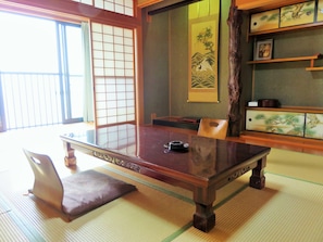 Traditional-Zimmer (Japanese Style, for 4 People) | Zimmersafe, kostenloses WLAN, Rollstuhlgeeignet