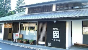 A traditional Japanese building with a tiled roof and a signboard indicating a restaurant. - Okazaki Ohwa Hotel (Okazaki)