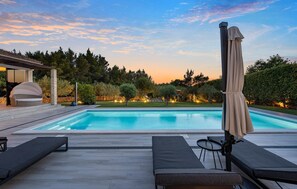 حمّام سباحة مُدفَّأ