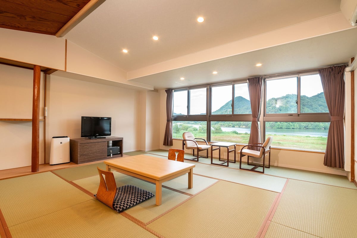 Standard Japanese Style Room with 10 Tatami Mats (River Side) - Shared Bathroom - Non-Smoking | In-room safe, blackout drapes, bed sheets