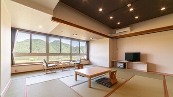 Standard Japanese-Style-Room with 17 Tatami mats (River Side) - Shower Only - Non-Smoking | In-room safe, blackout drapes, bed sheets