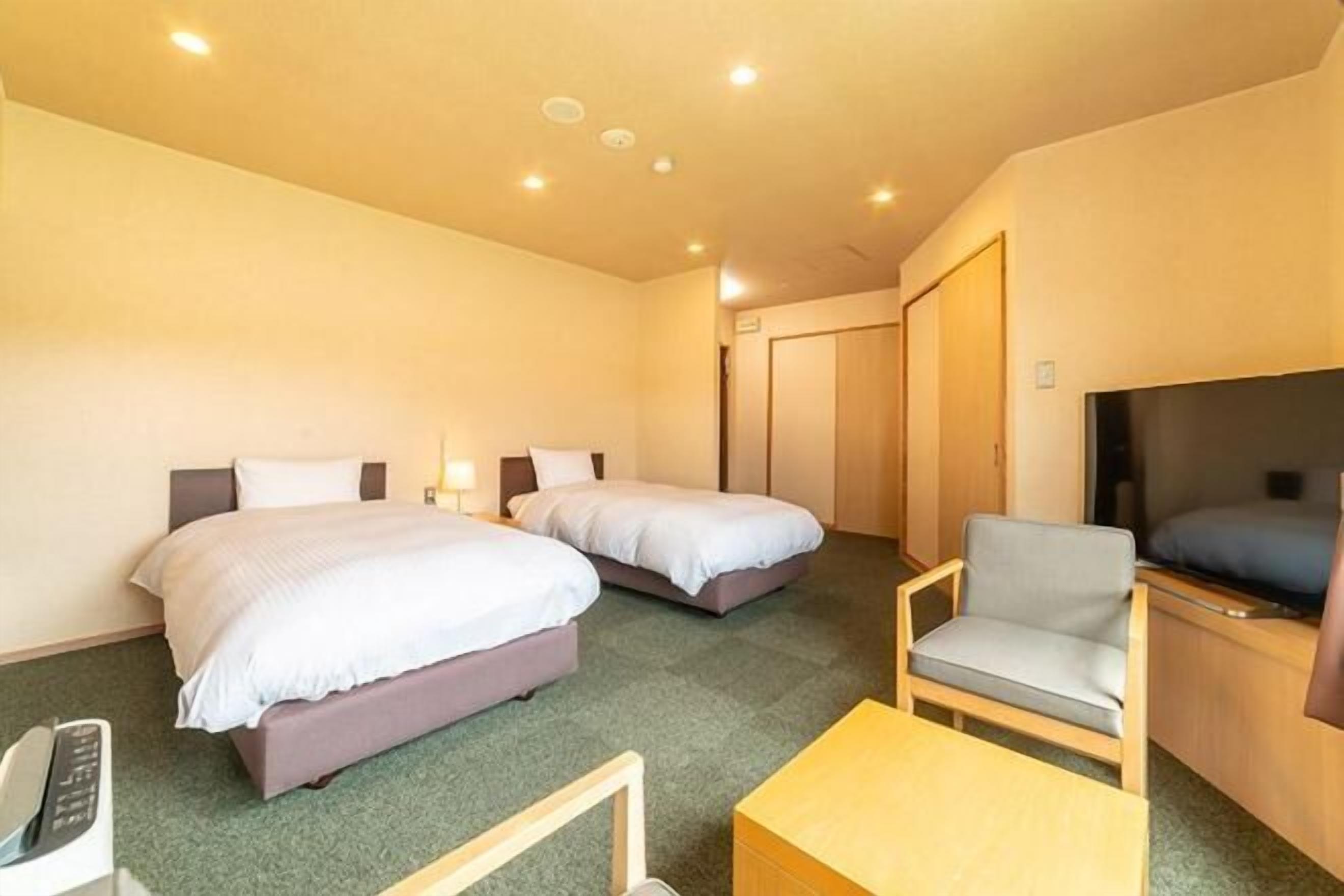 客房内保险箱、遮光窗帘、床单