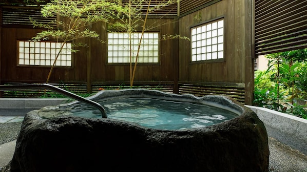 Bañera de hidromasaje exterior