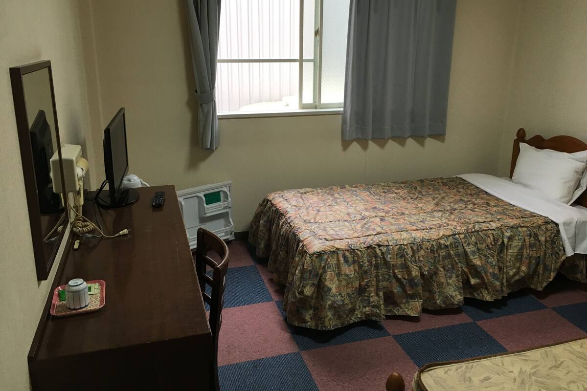 Kamar (Western Style) | Meja kerja, Wi-Fi gratis, dan seprai linen