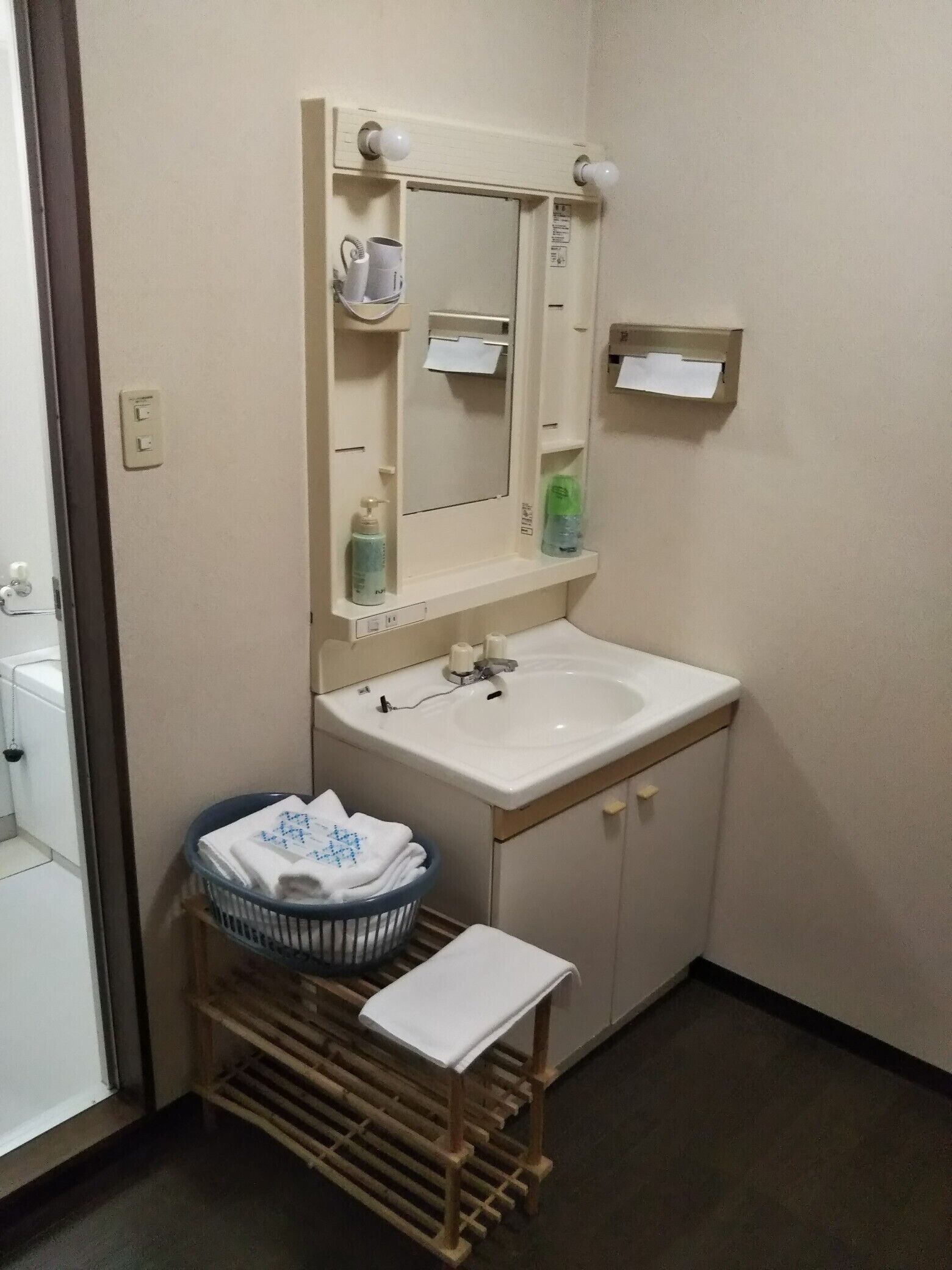 和室 | バ スルーム | バスアメニティ (無料)、ヘアドライヤー、スリッパ、ビデ