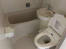 Western Style Room | Bathroom | Free toiletries, hair dryer, slippers, bidet