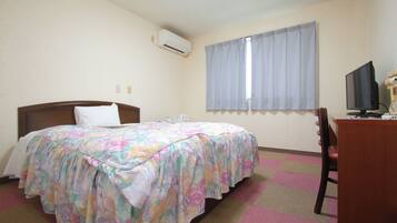 Double Room | Desk, free WiFi, bed sheets
