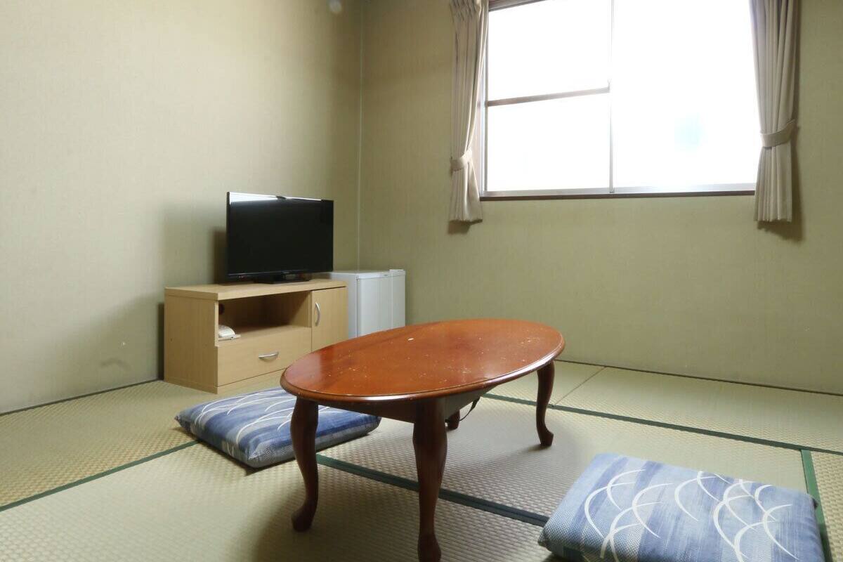 Kamar Tradisional (Japanese Style) | Meja kerja, Wi-Fi gratis, dan seprai linen