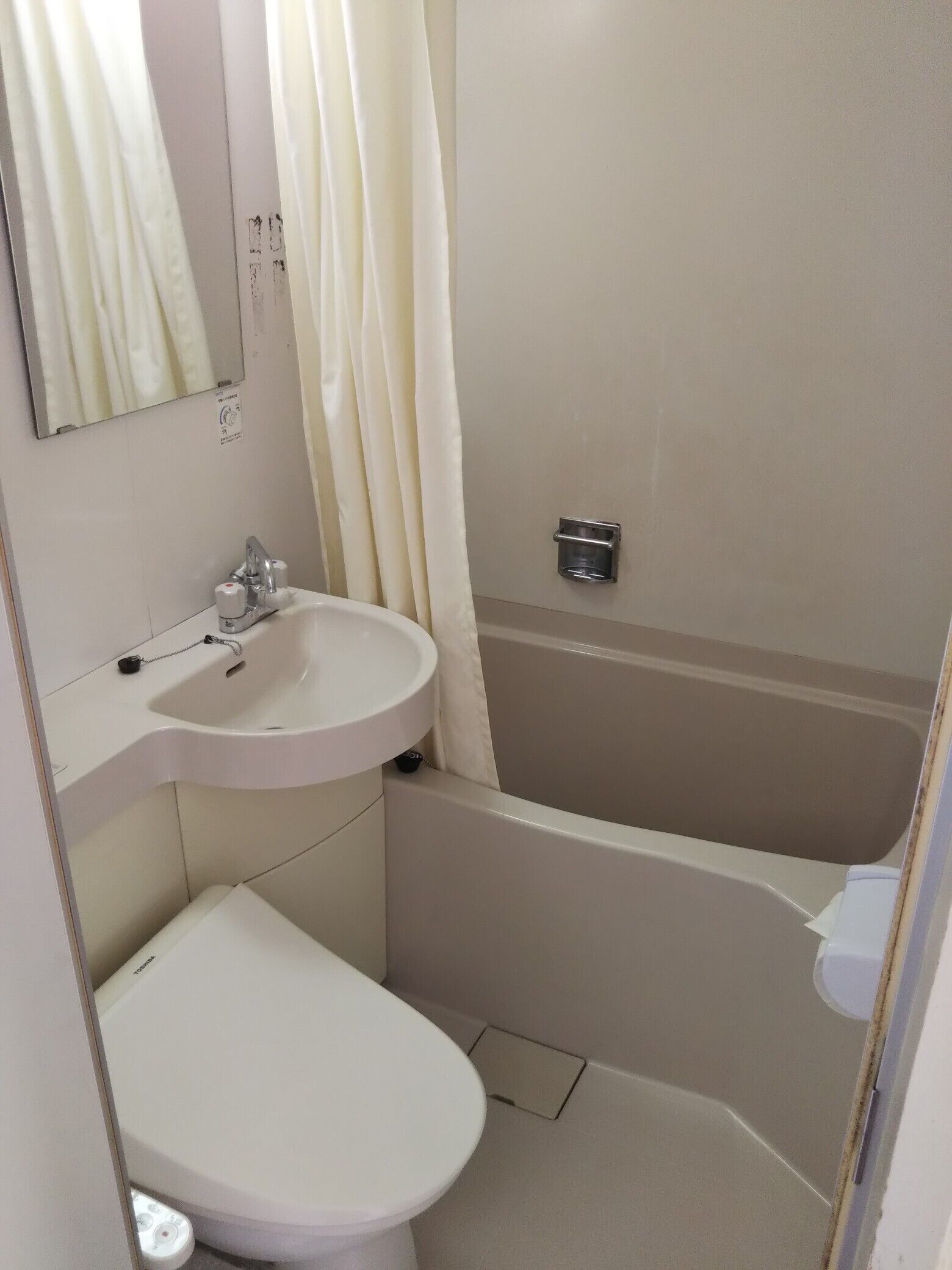 A bathroom with a toilet, sink, and bathtub.