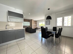 Dining - Drugstore B D - Two Bedroom Apartment, Sleeps 6 (Roses)