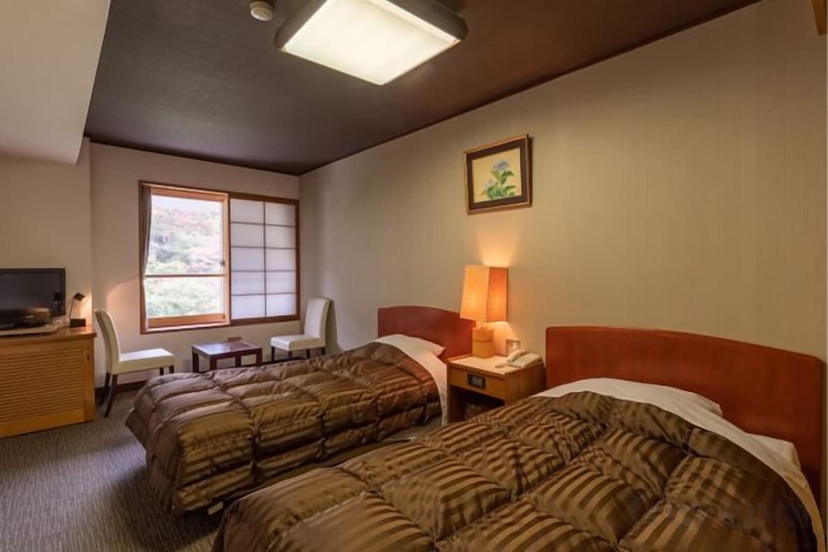 Economy Twin Room With Bath
