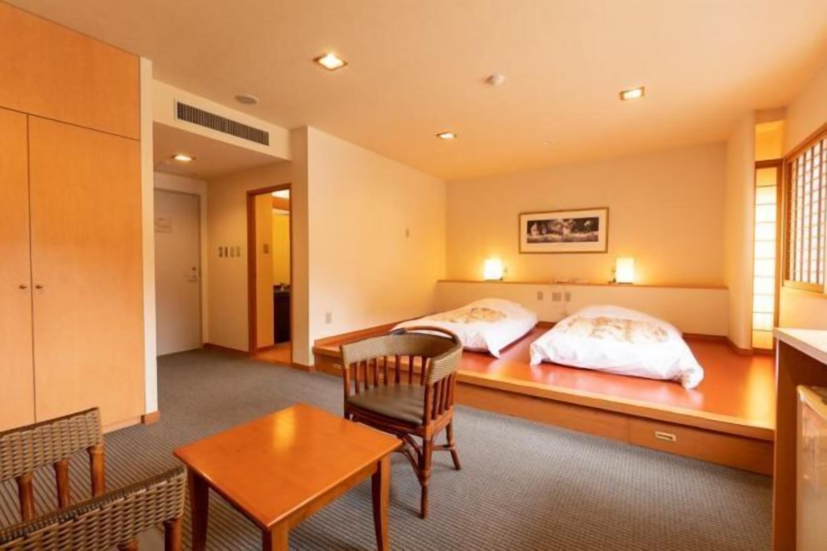 In-room safe, bed sheets