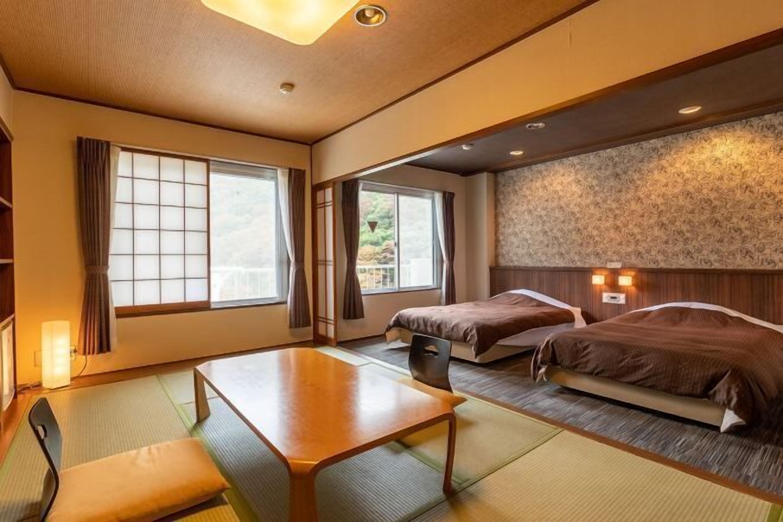 In-room safe, bed sheets