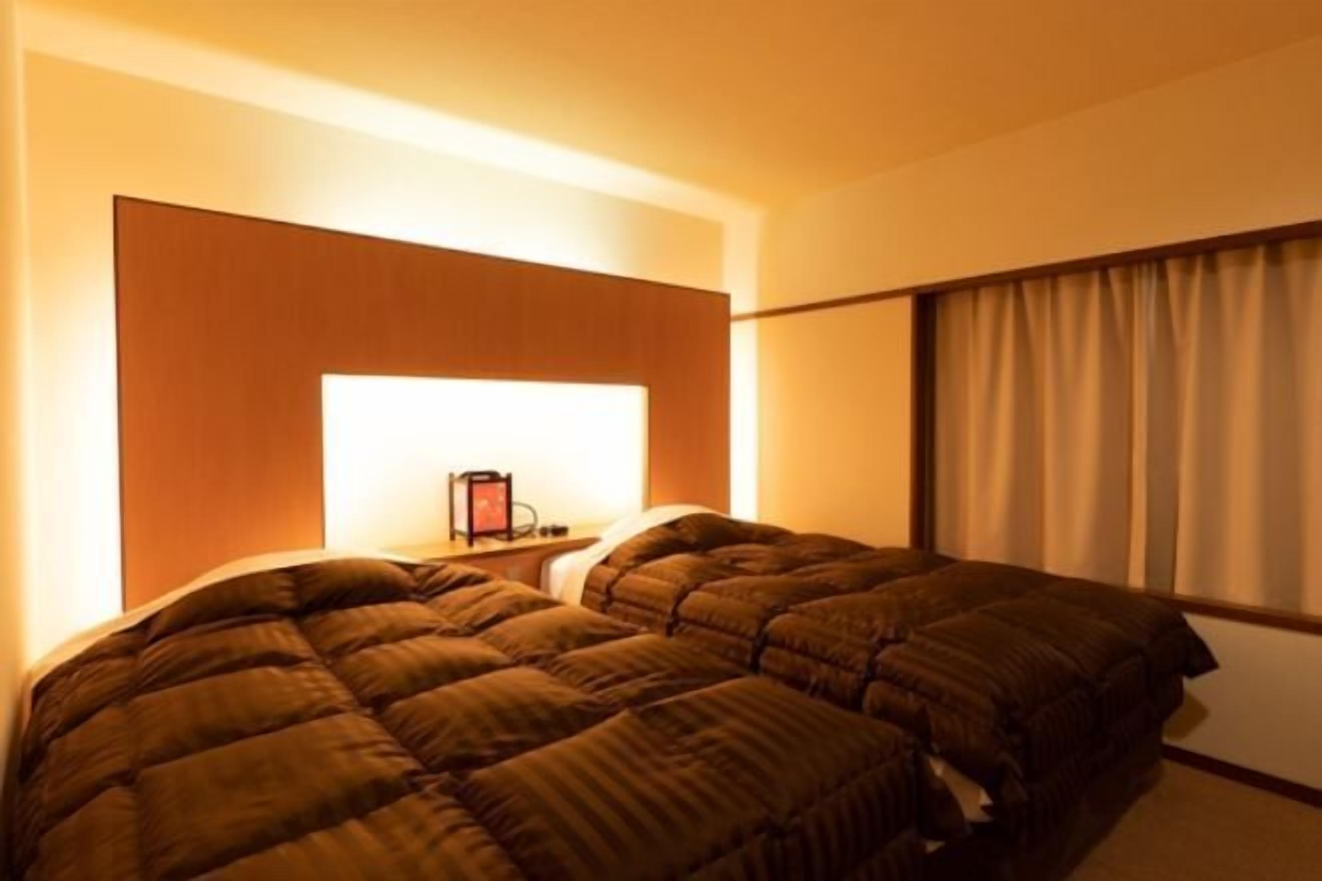 In-room safe, bed sheets