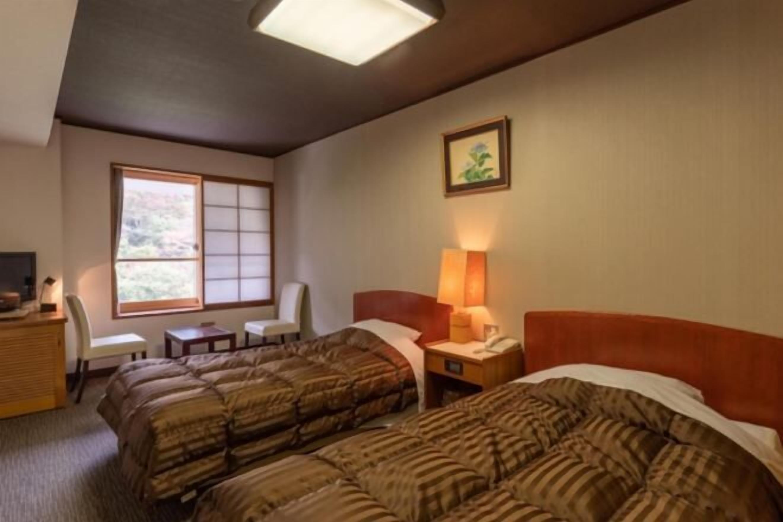 In-room safe, bed sheets