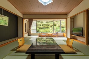 Værelse - ikke-ryger (Japanese Style, Main Bldg. 12 Tatami) | Pengeskab på værelset, sengetøj