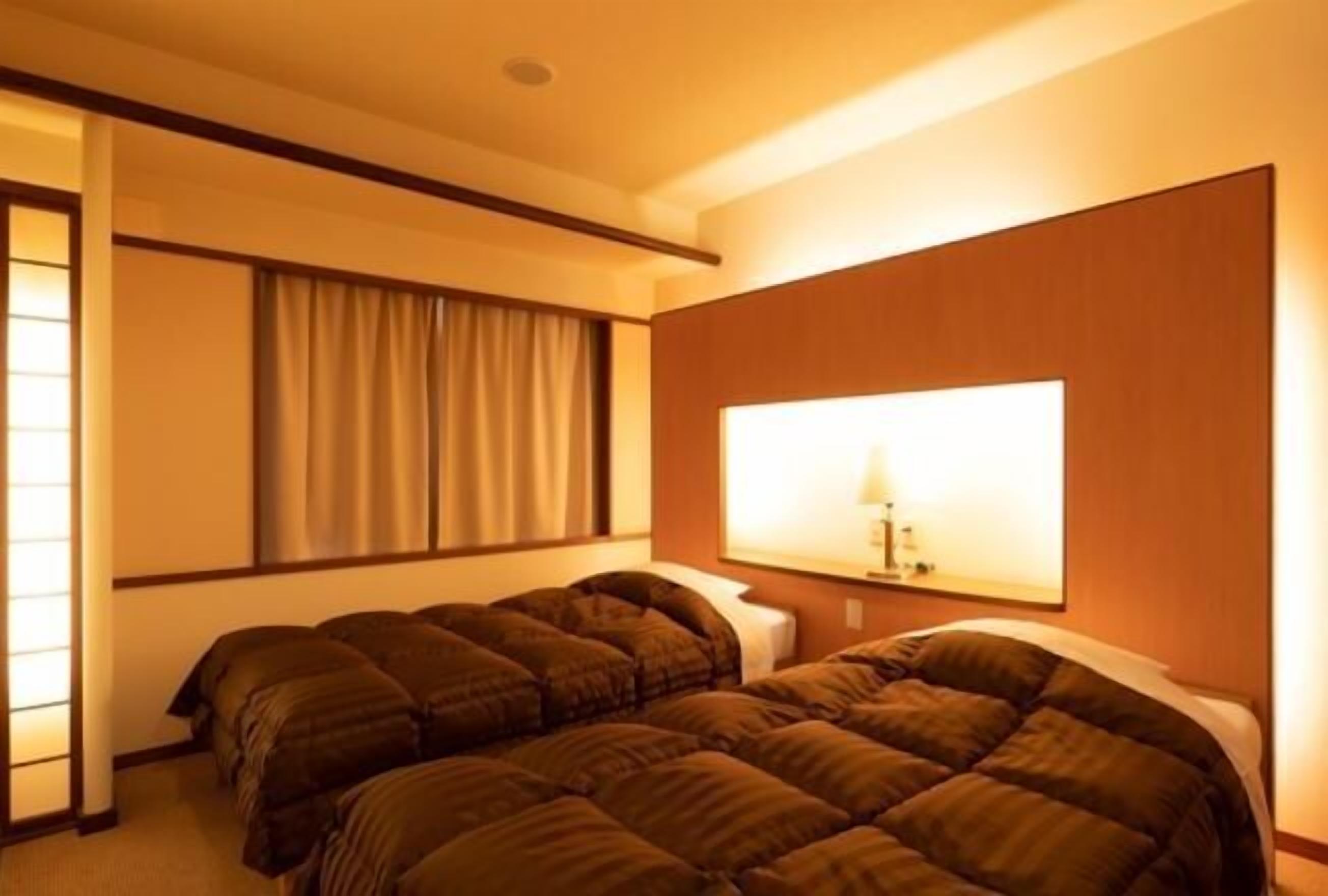 In-room safe, bed sheets