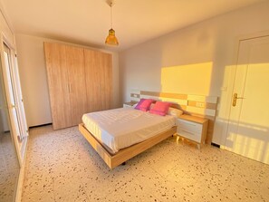 4 bedrooms, WiFi, bed sheets