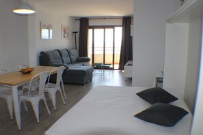 1 bedroom, iron/ironing board, WiFi, bed sheets - Apartment- Panama - One Bedroom Apartment, Sleeps 4 (Roses)