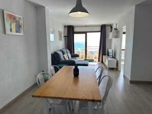 Dining - Apartment- Panama - One Bedroom Apartment, Sleeps 4 (Roses)