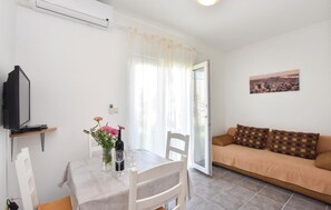 TV - Beautiful apartment in Podstrana (Podstrana)