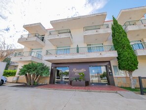 Exterior detail - Rescator Resort 203 - Two Bedroom Apartment, Sleeps 6 (Roses)