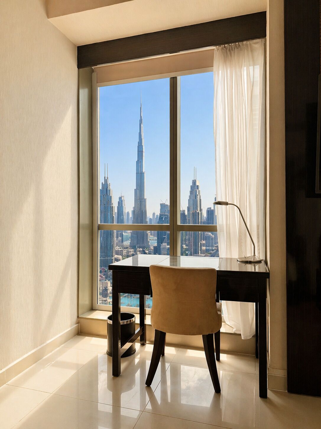 Deluxe Partial Burj Khalifa View | Öryggishólf í herbergi, skrifborð, vinnuaðstaða fyrir fartölvur