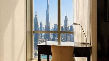 Deluxe Partial Burj Khalifa View | Öryggishólf í herbergi, skrifborð, vinnuaðstaða fyrir fartölvur