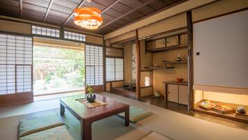Traditional Japanese House | Free WiFi, bed sheets