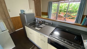 村舍 | 私人简易厨房 | 冰箱、微波炉、炉灶、电热水壶