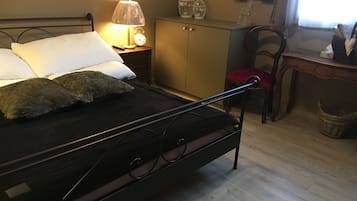 1 bedroom, premium bedding, desk, iron/ironing board