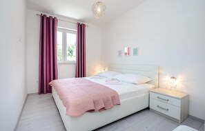 1 bedroom, free WiFi, bed sheets