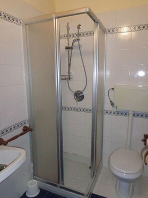 Shower, deep-soaking bathtub, free toiletries, hair dryer