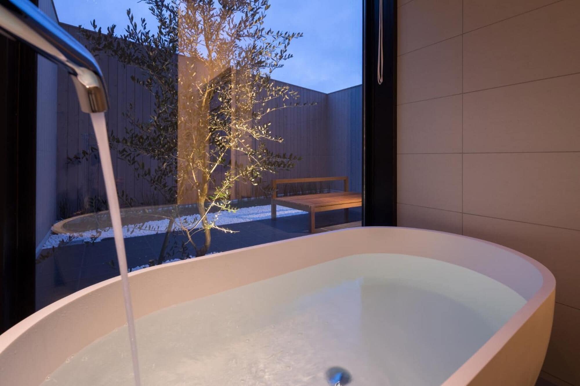 separate bathtub and shower, free toiletries, hair dryer, slippers