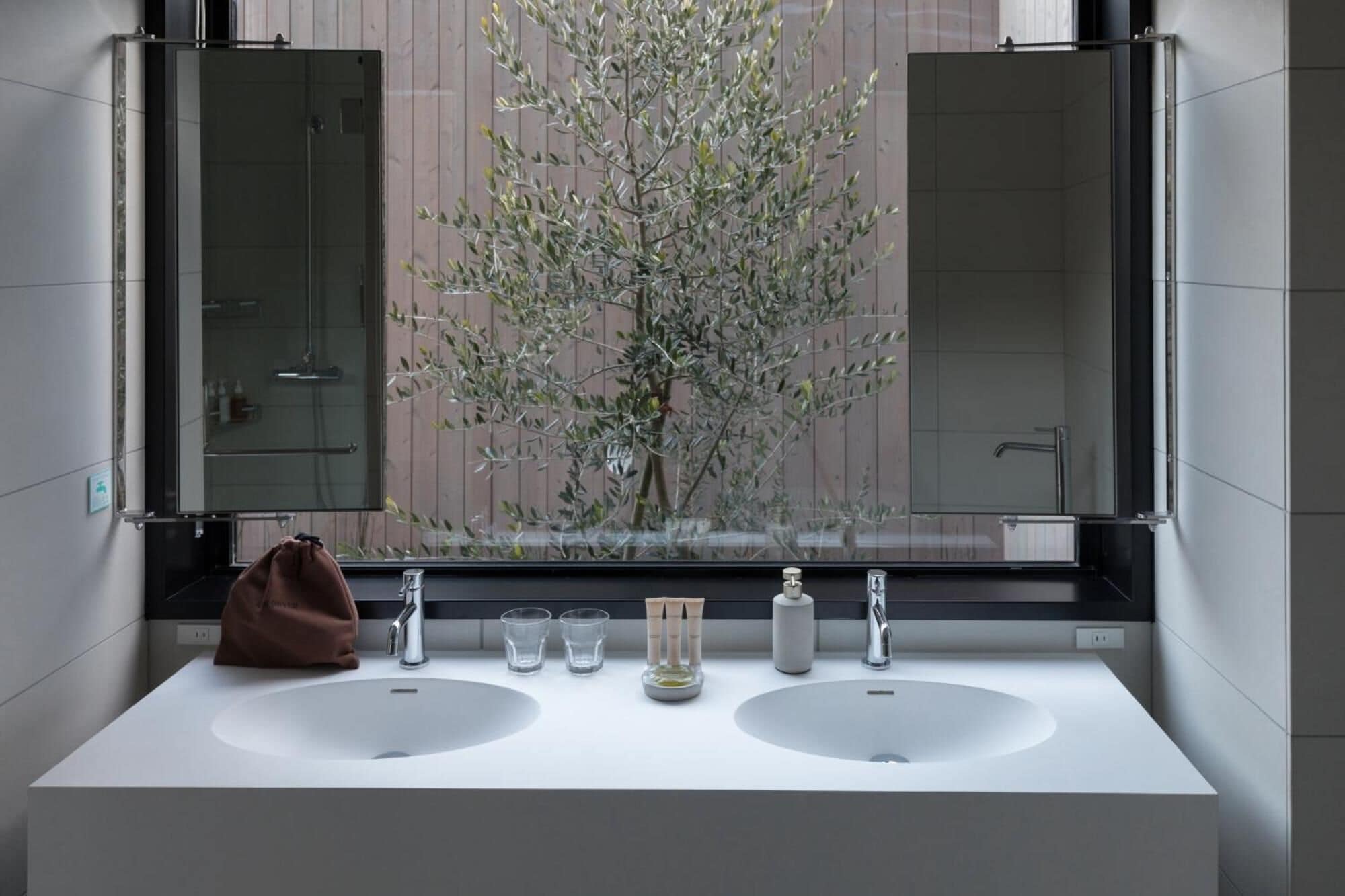 separate bathtub and shower, free toiletries, hair dryer, slippers