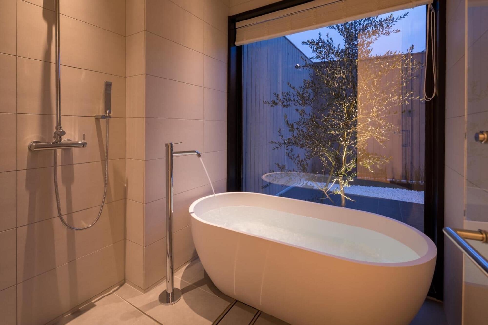 separate bathtub and shower, free toiletries, hair dryer, slippers