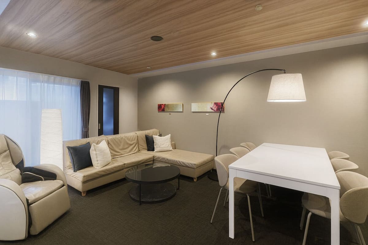 Presidential Suite Room (Free check-in after 5pm) Non-Smoking | 1 bedroom, down comforters, in-room safe, blackout drapes
