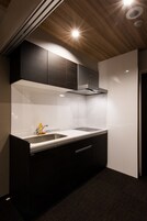 Refrigerador, microondas, placa de cocina, tetera/pava eléctrica