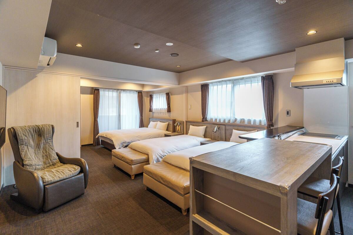 Deluxe Room (Free check-in after 5pm) Non-Smoking | Down comforters, blackout drapes, soundproofing