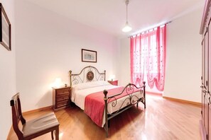 Premium bedding, in-room safe, individually decorated