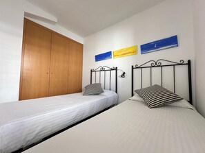 2 bedrooms, WiFi, bed sheets