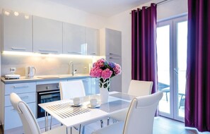 Frigorífic, forn, placa de cuina i rentaplats 