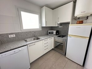 Fridge, microwave, dishwasher, coffee/tea maker